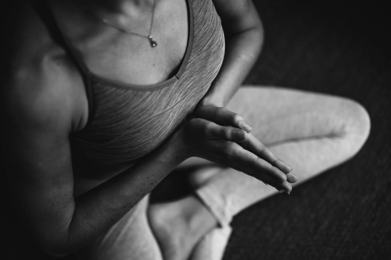 femme yoga habitudes bien être